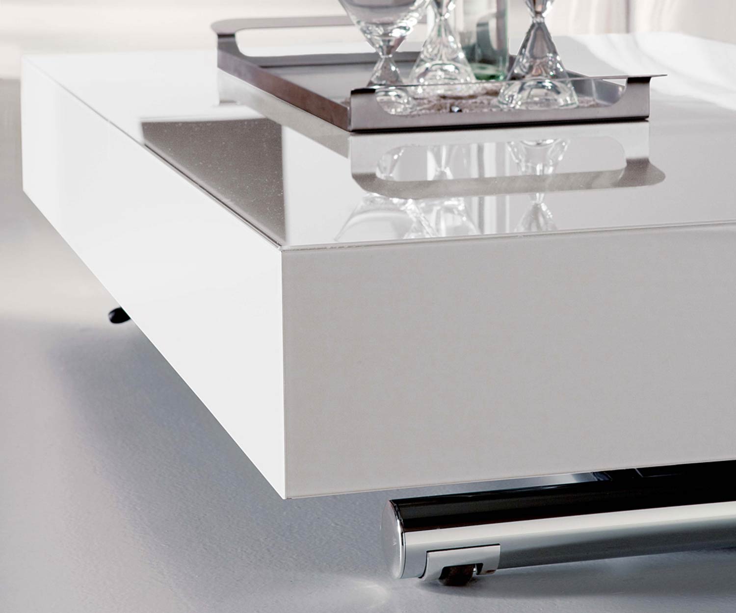 Détail du plateau de table en verre de la table design Ozzio Couch Box en blanc