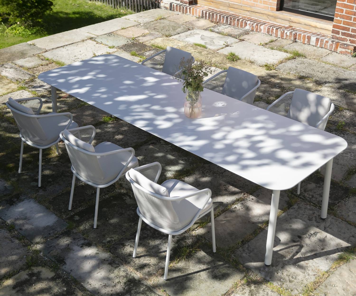 Todus Chaise de jardin Condor Design avec structure blanche et coussins blancs