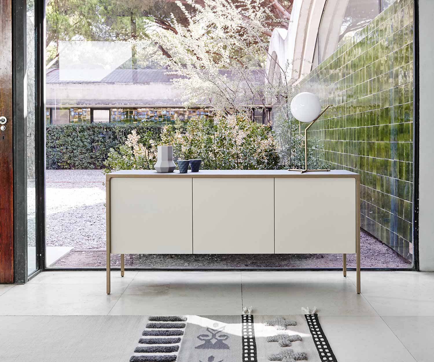 3 türiges Punt Designer Sideboard in Weiß Eiche 3 türiges Punt Designer Sideboard in Weiß Eiche