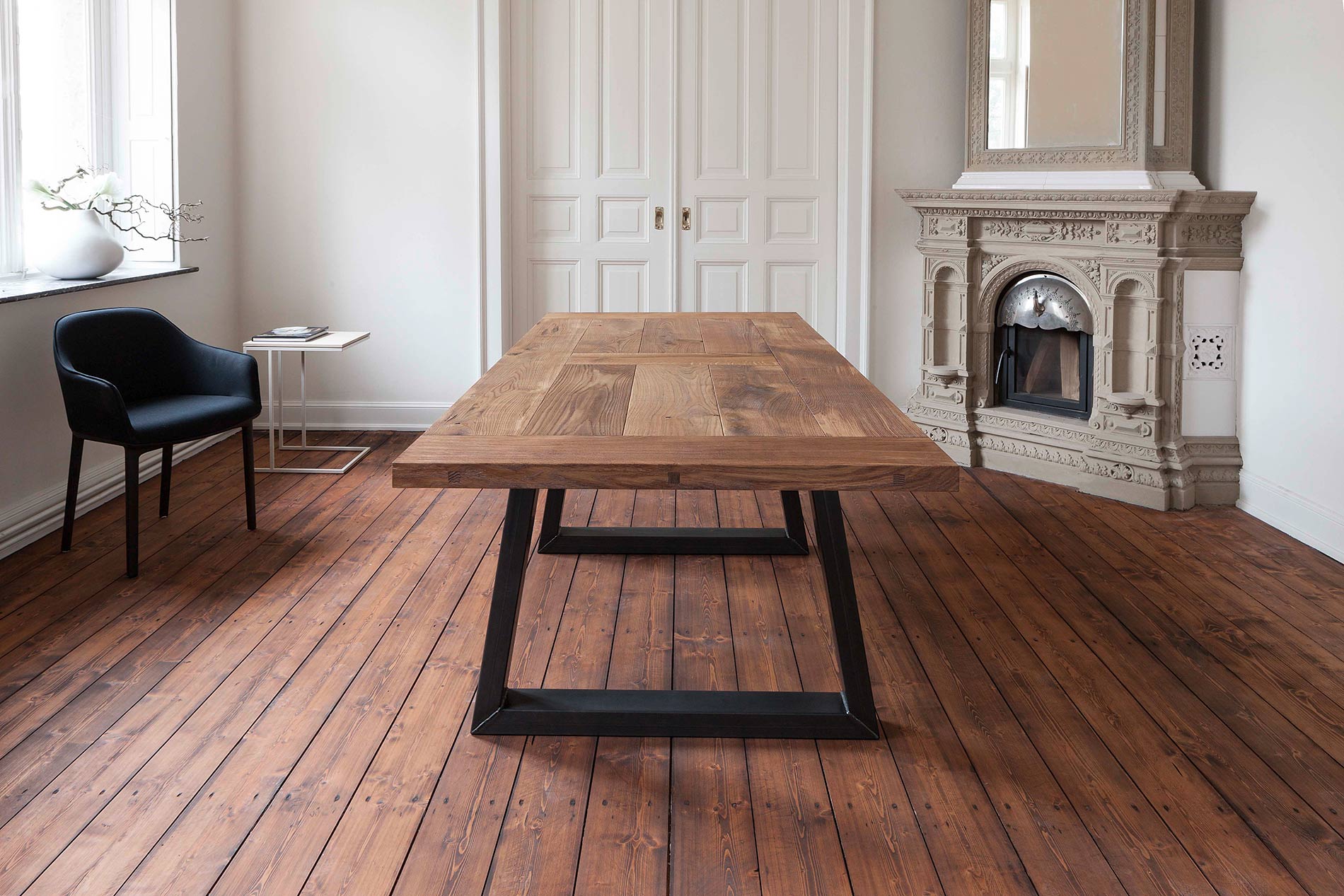 Table en bois massif avec structure métallique Table en bois massif avec structure métallique