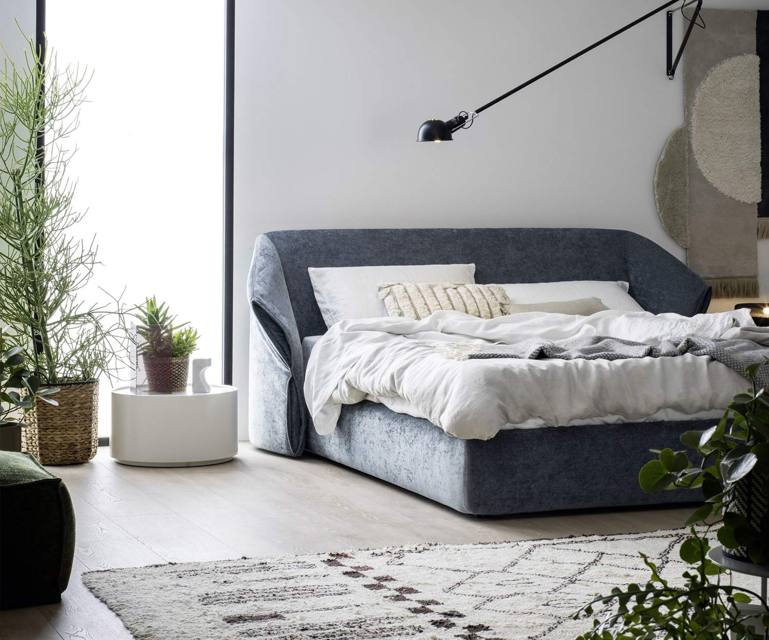 Hochwertiges Novamobili Bett Hide mit Bettkasten und in Grau