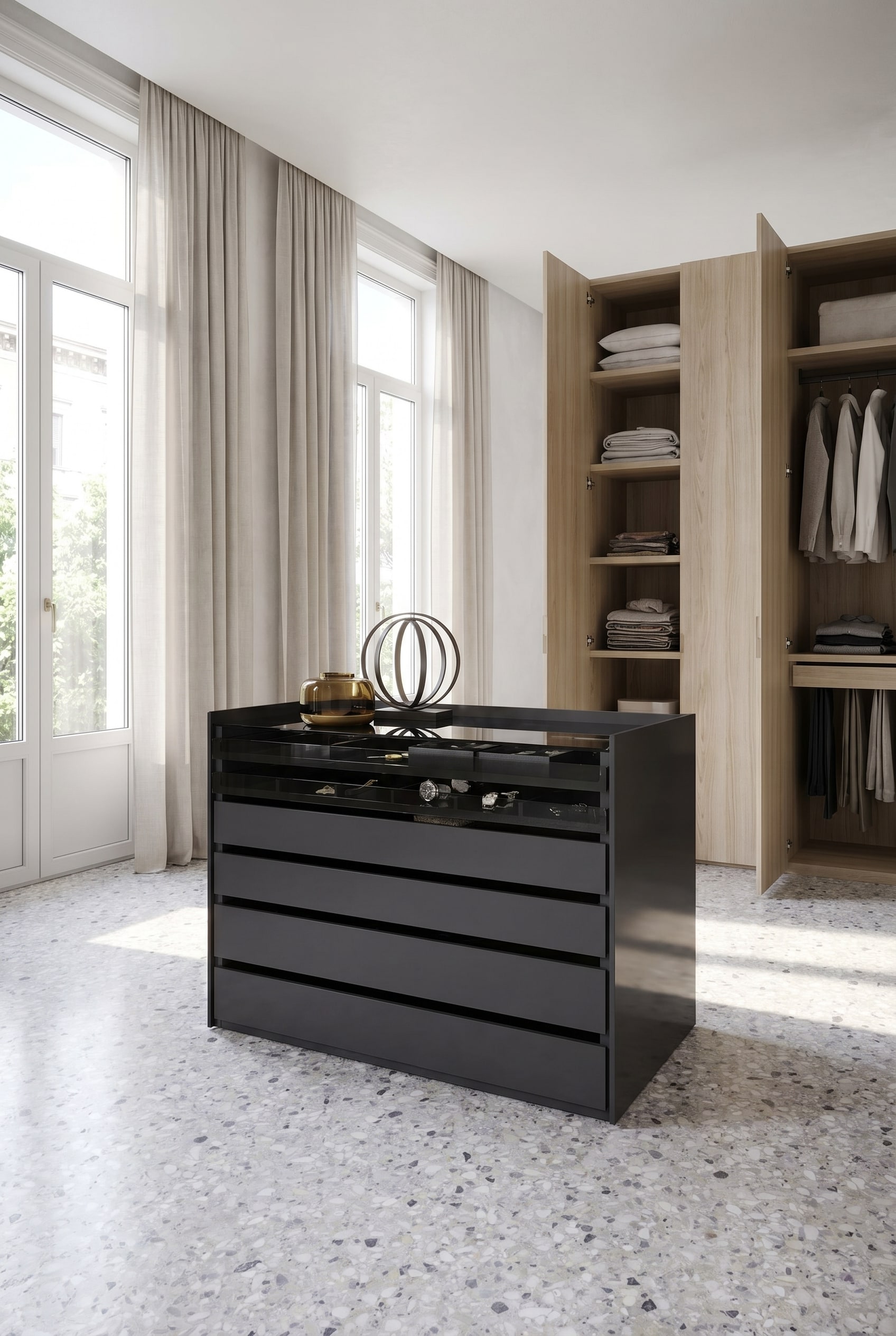 Grand dressing avec un &icirc;lot central en laque fonc&eacute;e, un plateau en verre pour les accessoires et des armoires ouvertes claires en arri&egrave;re-plan
