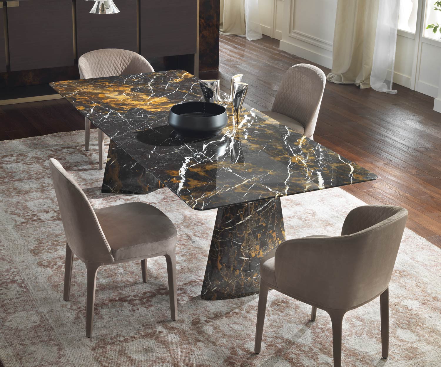 Noble table de salle à manger design en marbre Vue panoramique dans la salle à manger