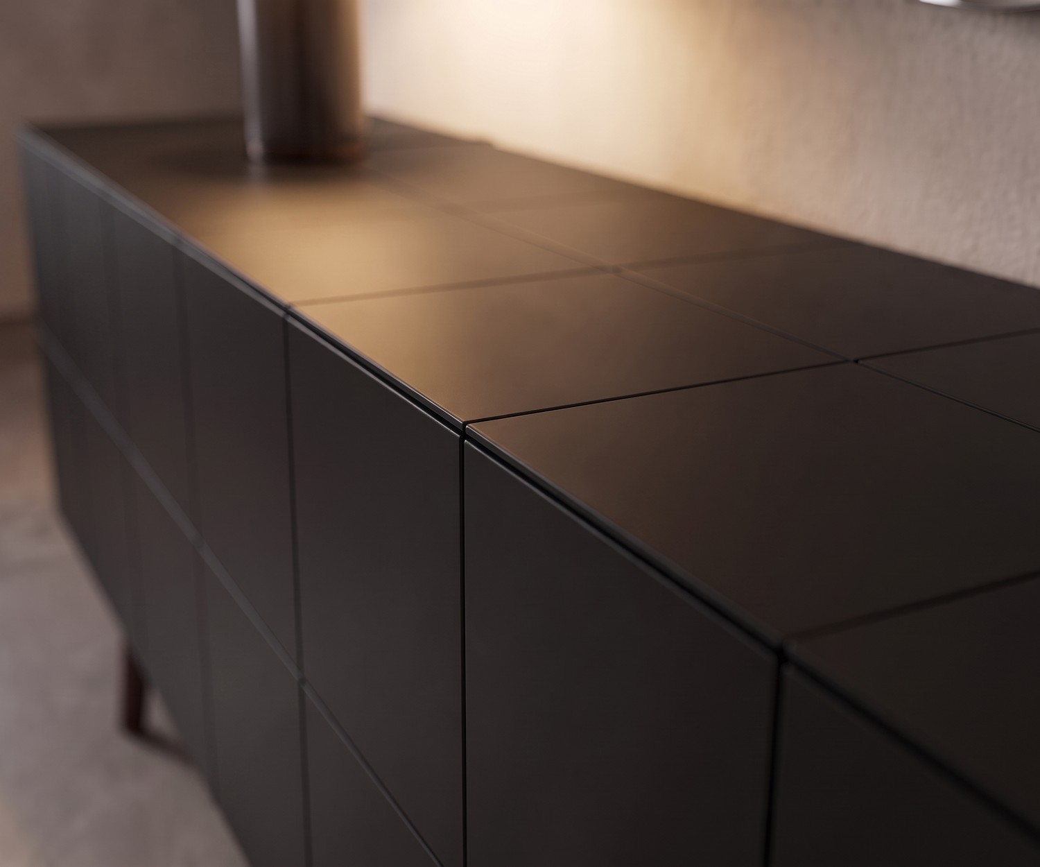 al2 MOS-I-KO 003 B Sideboard fürs Wohnzimmer mit matt schwarzer Oberfläche in Fliesen-Optik und modernem Design.