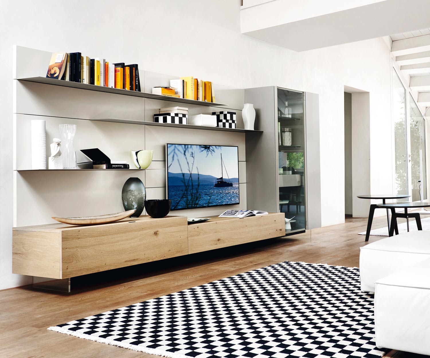 Socle design flottant pour TV en bois Design Lowboard made by Livitalia