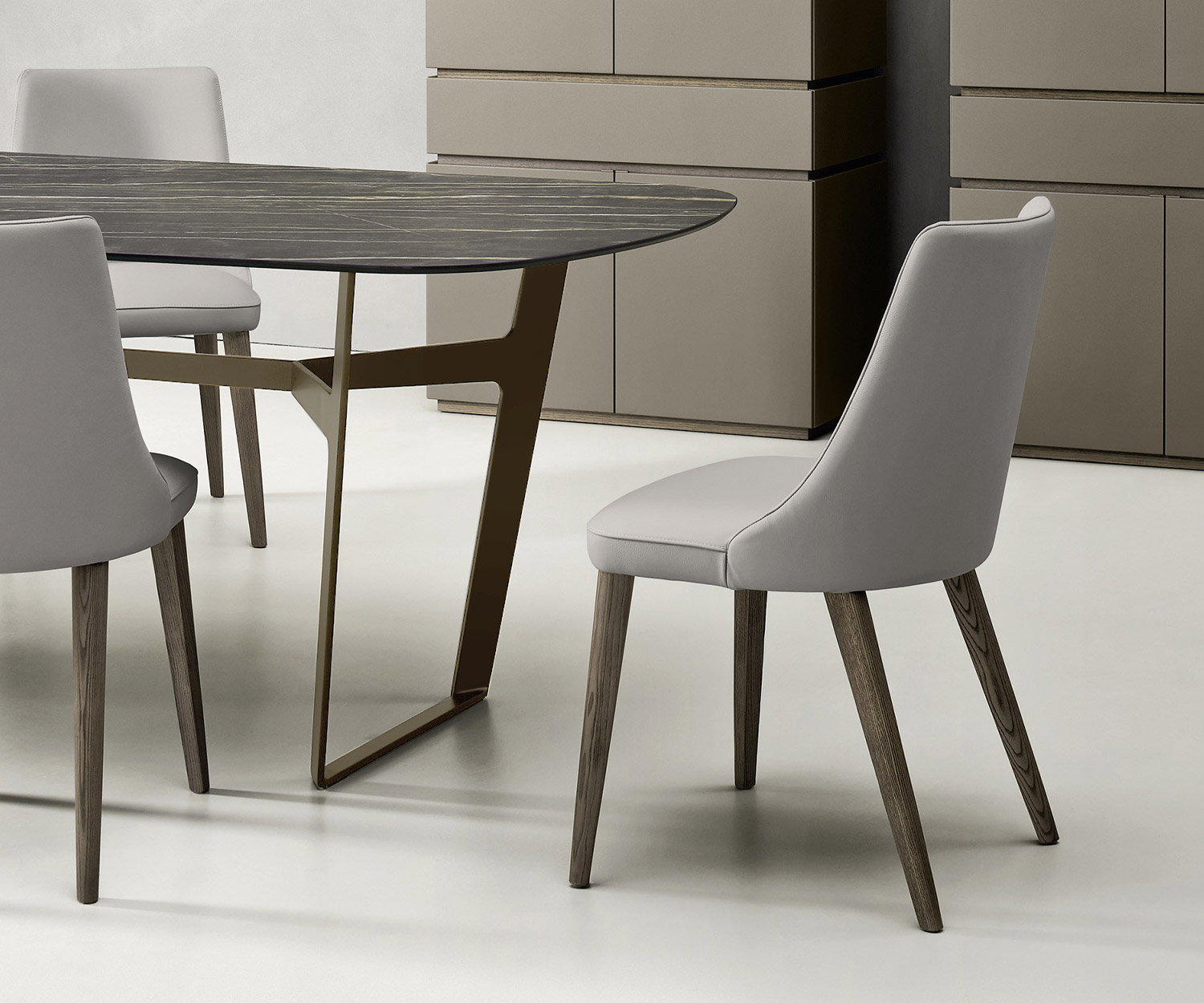 Komfortabler Design Stuhl Eva für das Esszimmer von Livitalia Komfortabler Design Stuhl Eva für das Esszimmer von Livitalia