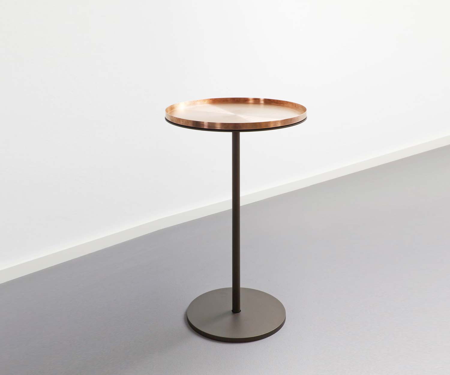 S+ Beistelltisch M5 mit abnehmbaren Tablett S+ Beistelltisch M5 mit abnehmbaren Tablett