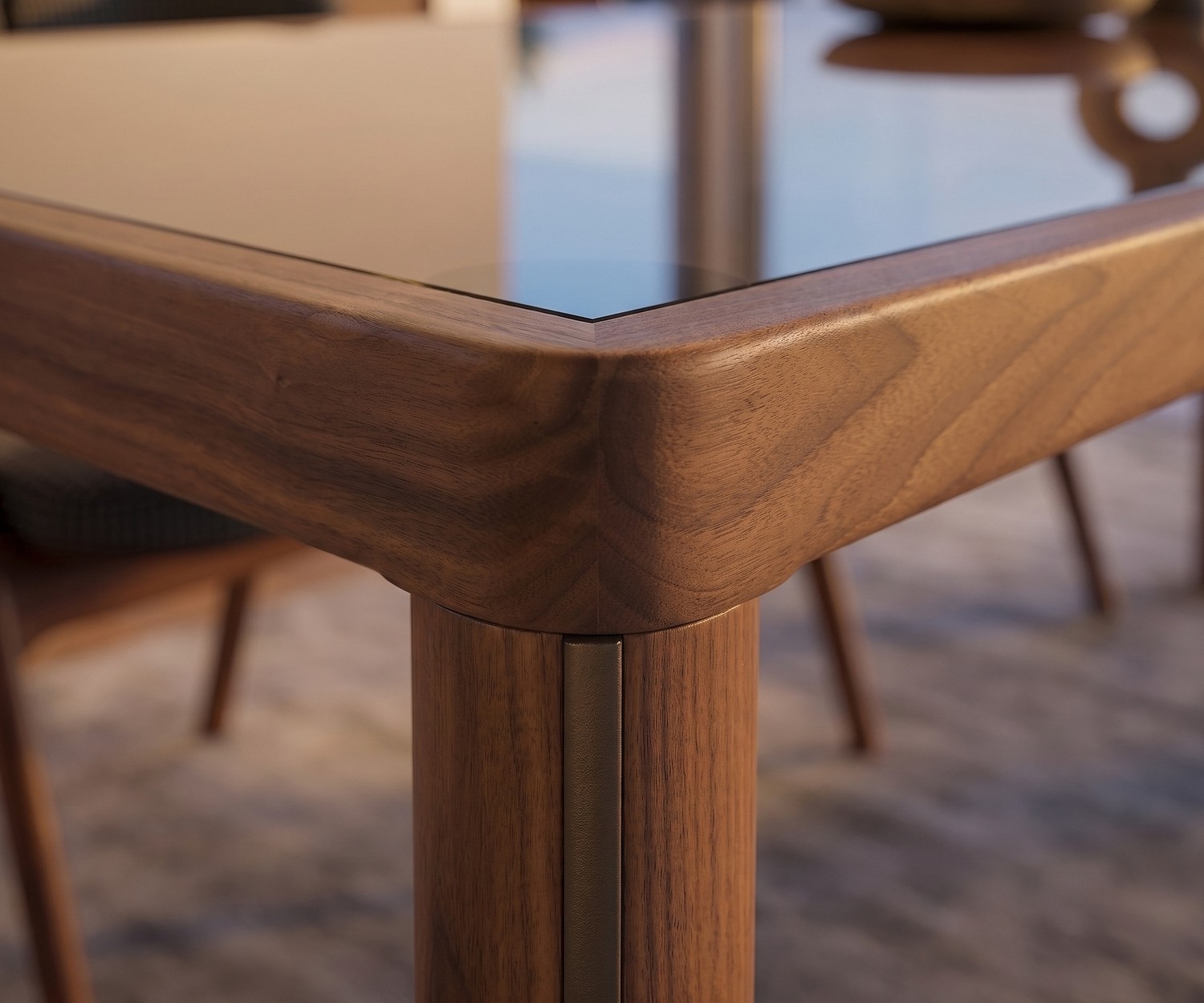 al2 ka-bera 001 b Esstisch im Esszimmer: Detailaufnahme der runden Holzecke mit Glasplatte und Tischbein mit Metalleinlage.