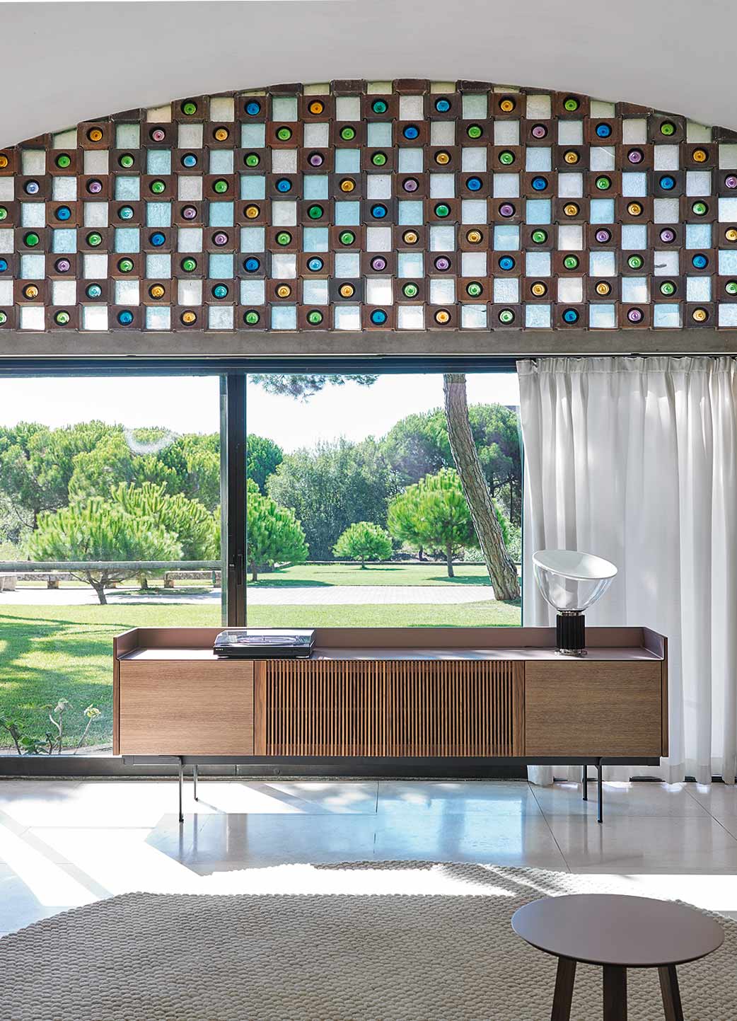 Buffet en bois avec lamelles