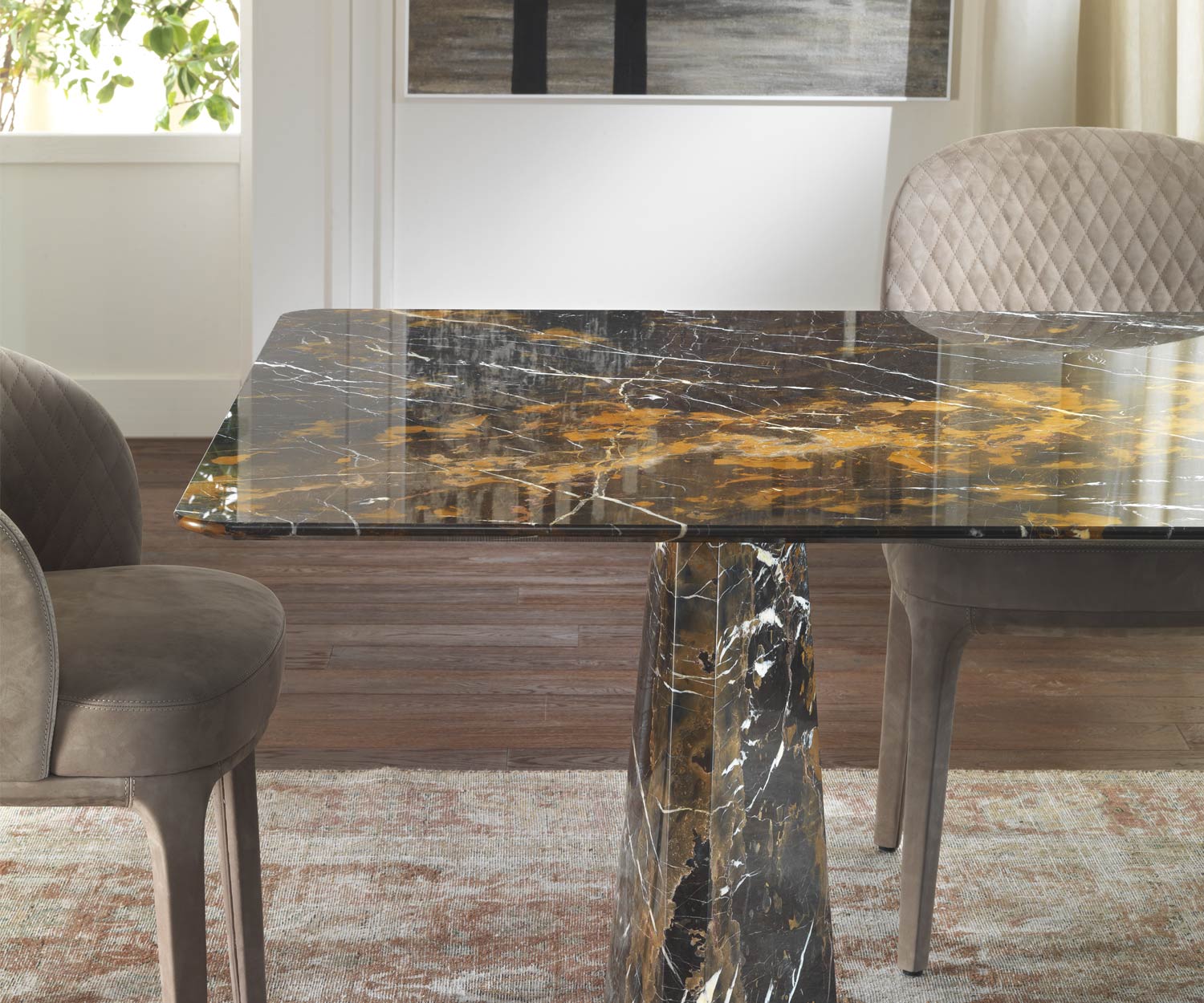 Table de salle à manger design exclusive Noir &amp; Or Détail du plateau de table en marbre 