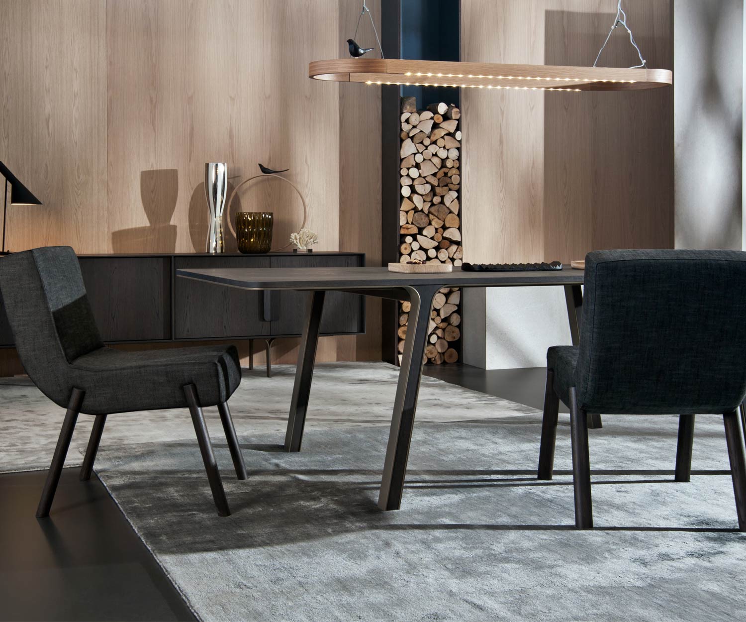 Table de salle à manger design et moderne avec pieds en eucalyptus massif