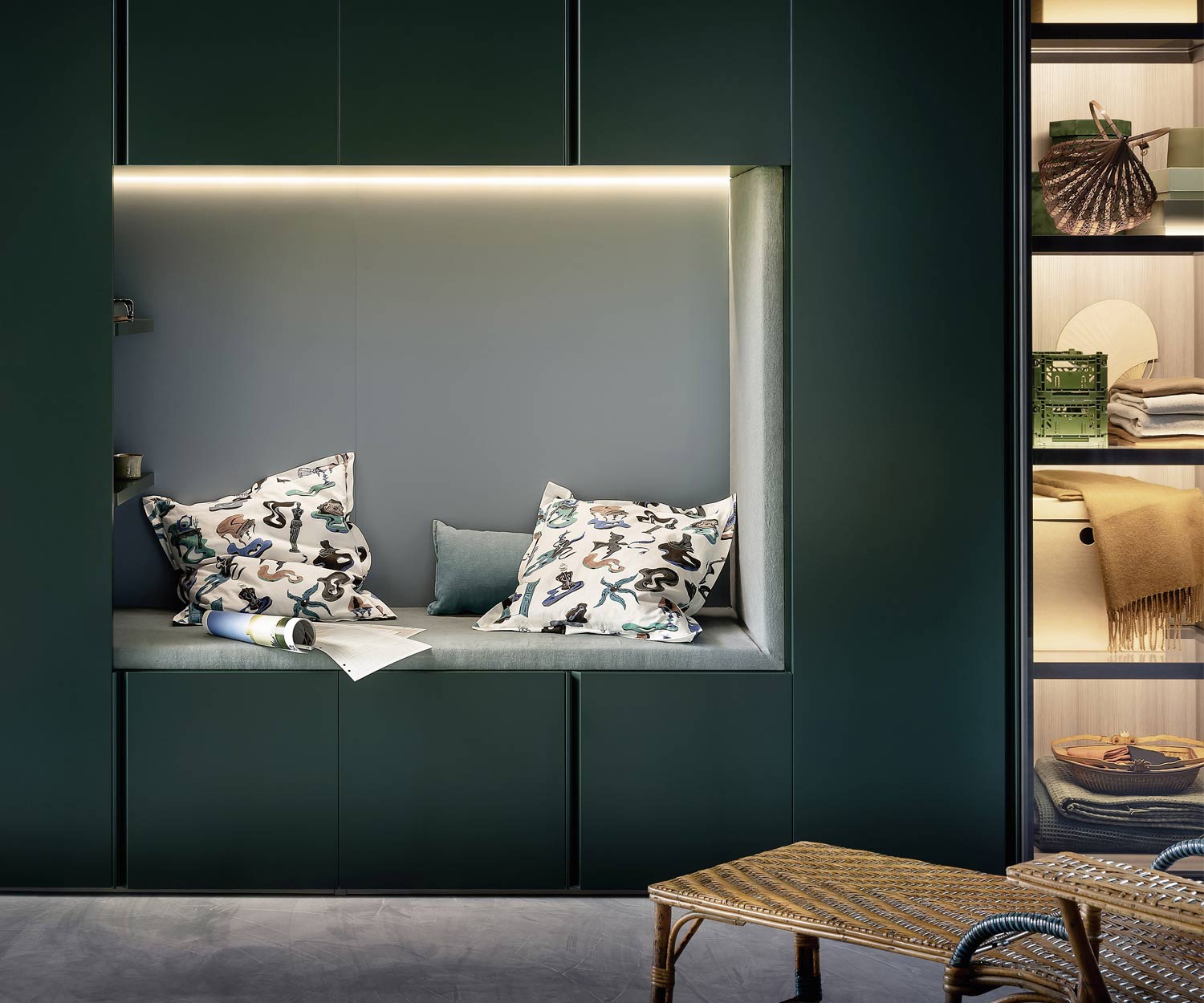 Moderne Novamobili Gola Armoire design avec banquette Moderne Novamobili Gola Armoire design avec banquette