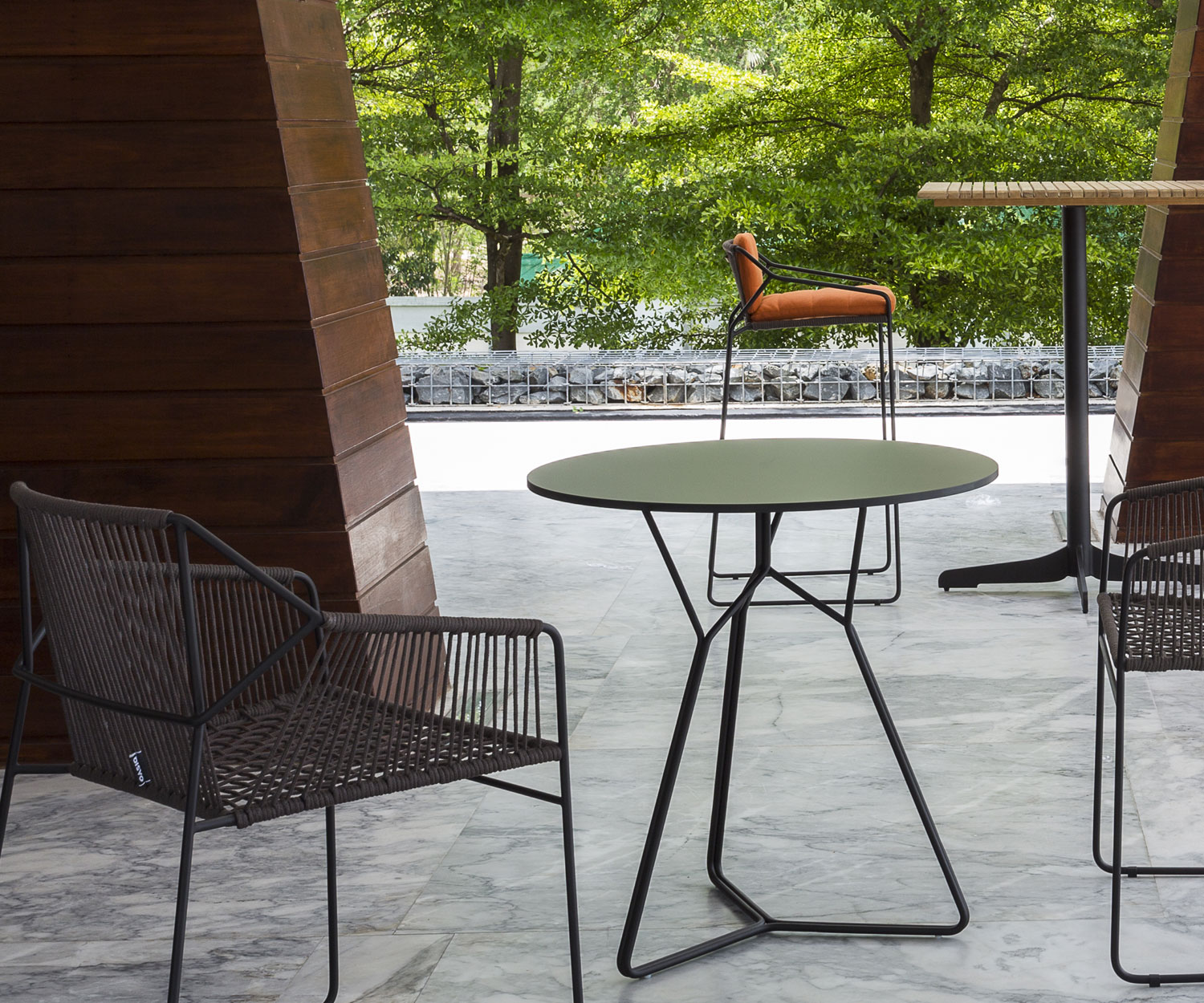 Haute qualité Oasiq Acier inoxydable Tables de jardin design de la série Serac en gris foncé