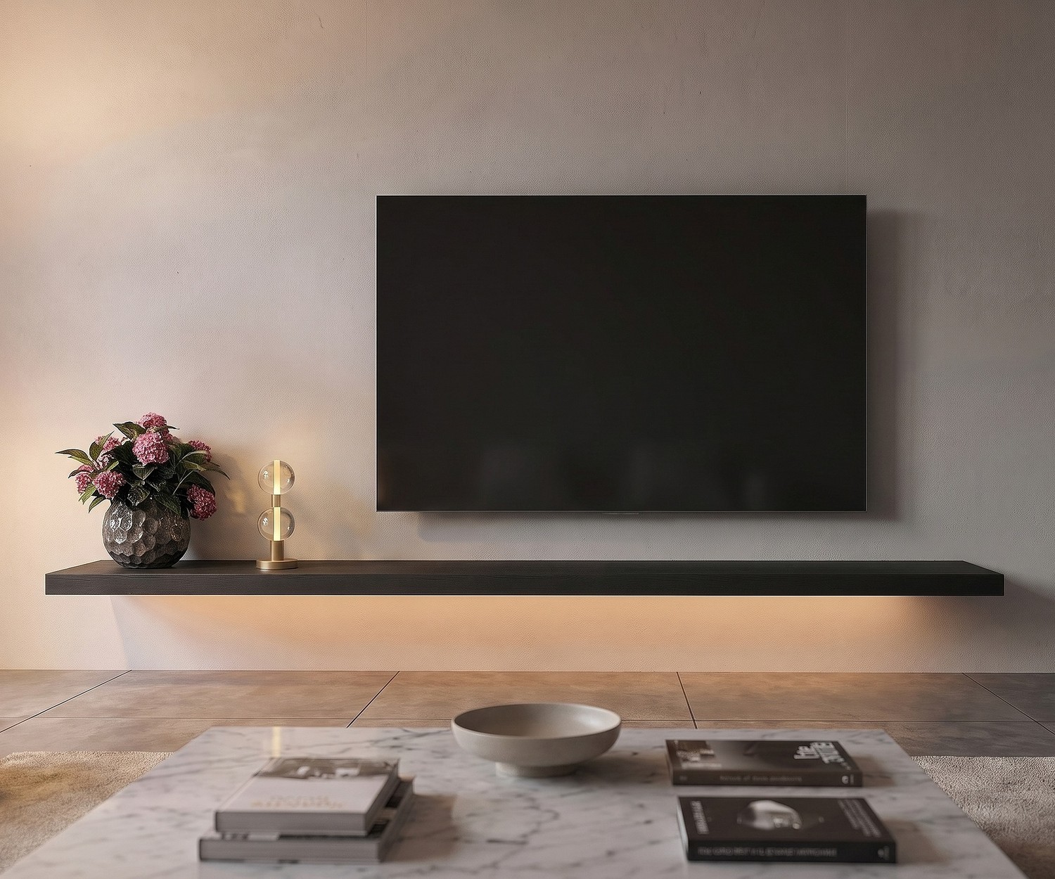 Livitalia TV Wandboard in Schwarz als schwebendes Regal unter dem Fernseher im modernen Wohnzimmer mit LED-Beleuchtung.