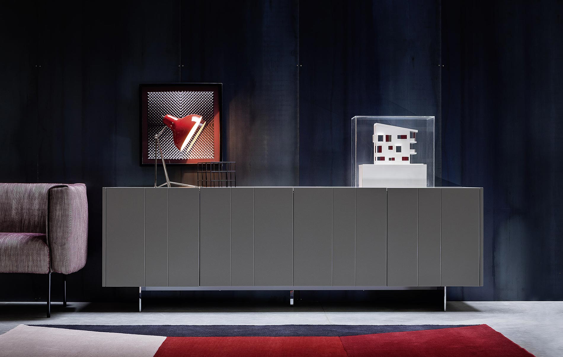 Graues Sideboard ohne Griffe