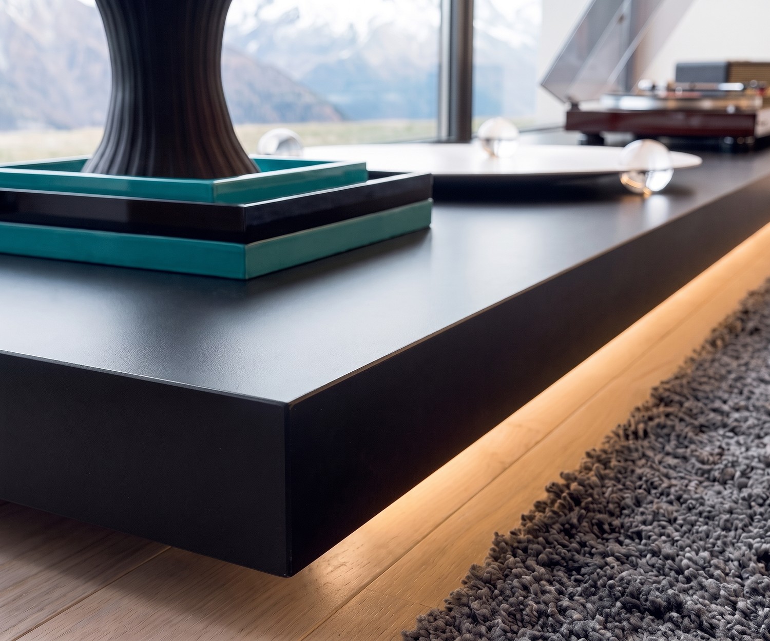 Livitalia Easy TV Podest mit LED-Beleuchtung Schwarzes Livitalia Easy TV Podest mit LED-Unterlicht für das Wohnzimmer, modernes flaches Design in Matt.