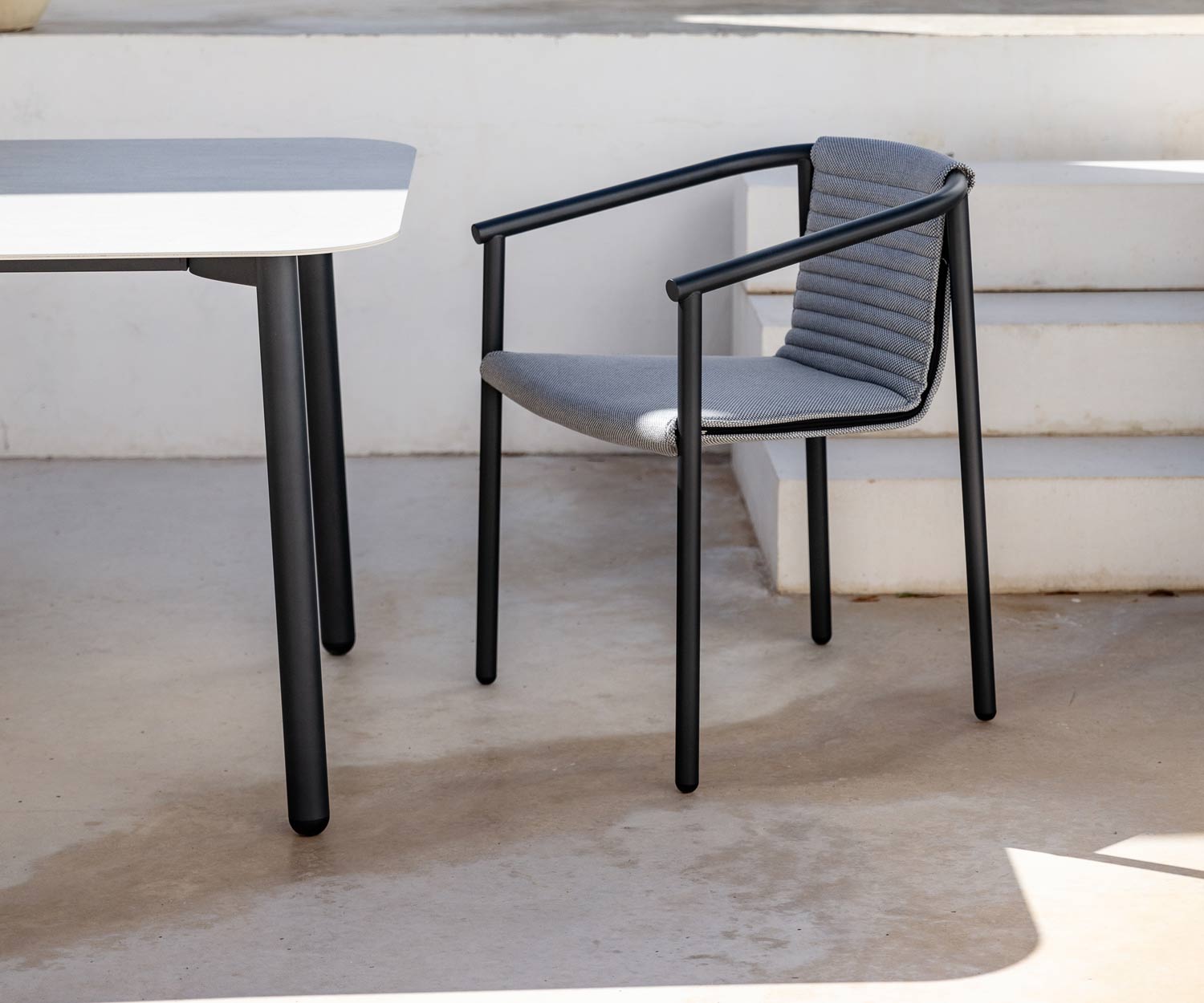 Moderne Todus Duct Round Design Chaise à accoudoirs acier inoxydable revêtu par poudre