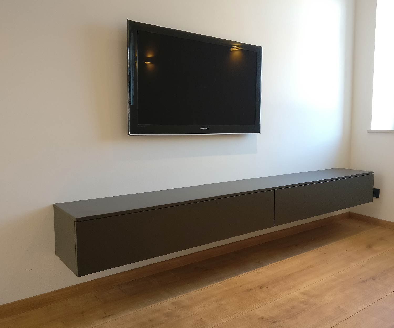 Wand Design Lowboard avec support mural Wand Design Lowboard avec support mural