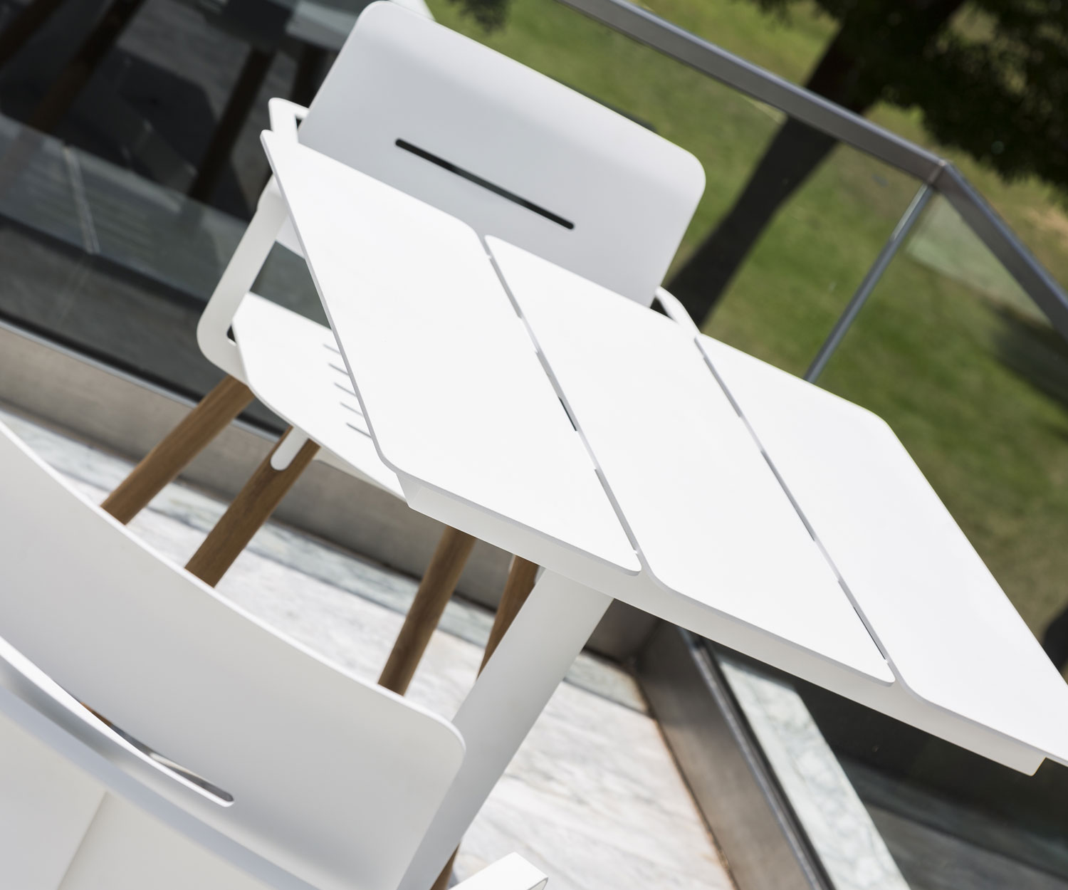 Oasiq Ceru Aluminium Esstisch B 80 cm weiß Oasiq Ceru Aluminium Esstisch B 80 cm weiß