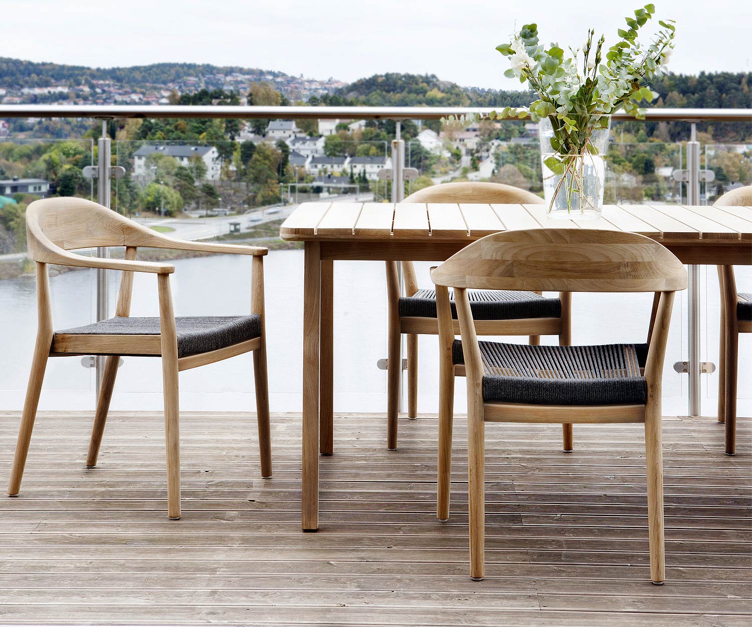 Chaise design de haute qualité Oasiq Copenhagen avec assise tissée à la main Chaise design de haute qualité Oasiq Copenhagen avec assise tissée à la main