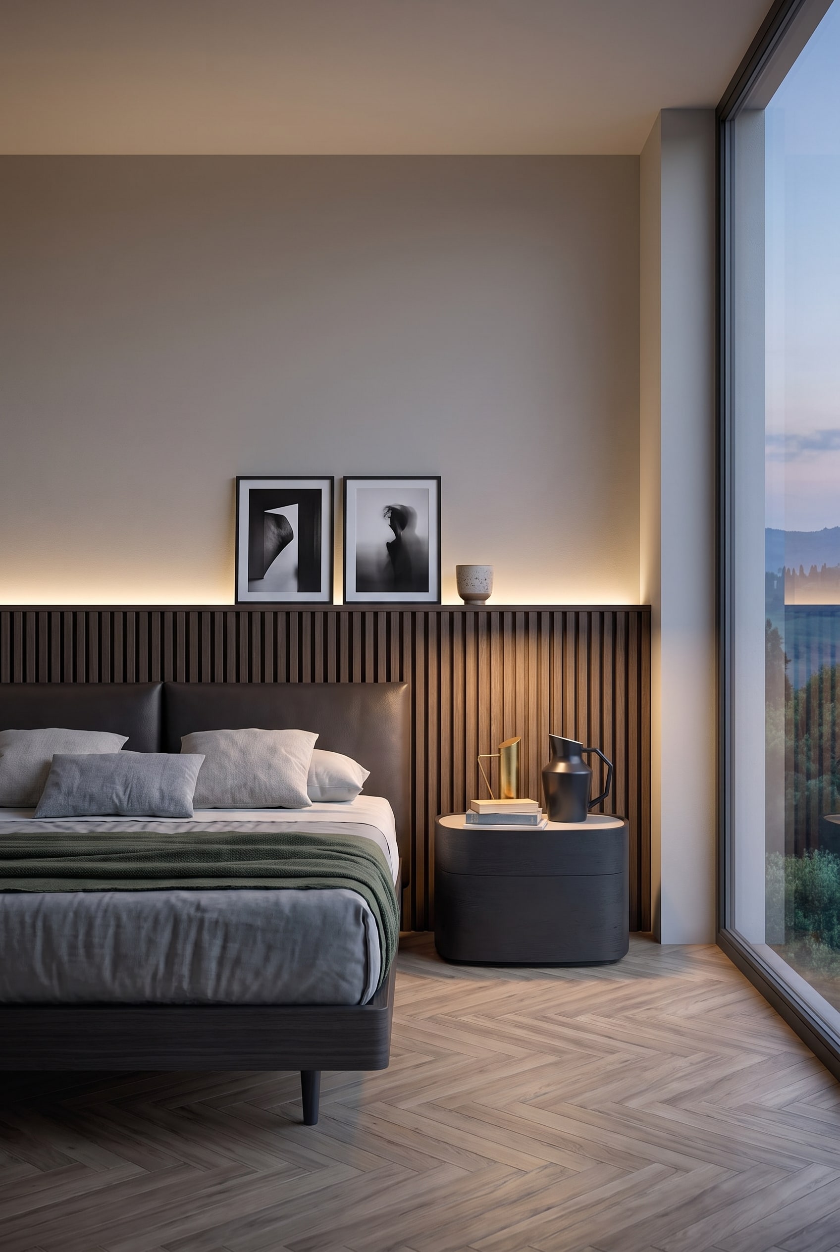 Ein elegantes Bett mit halbhohen Akustikpaneelen als wandbreites Kopfteil und schmaler Ablagefl&auml;che.