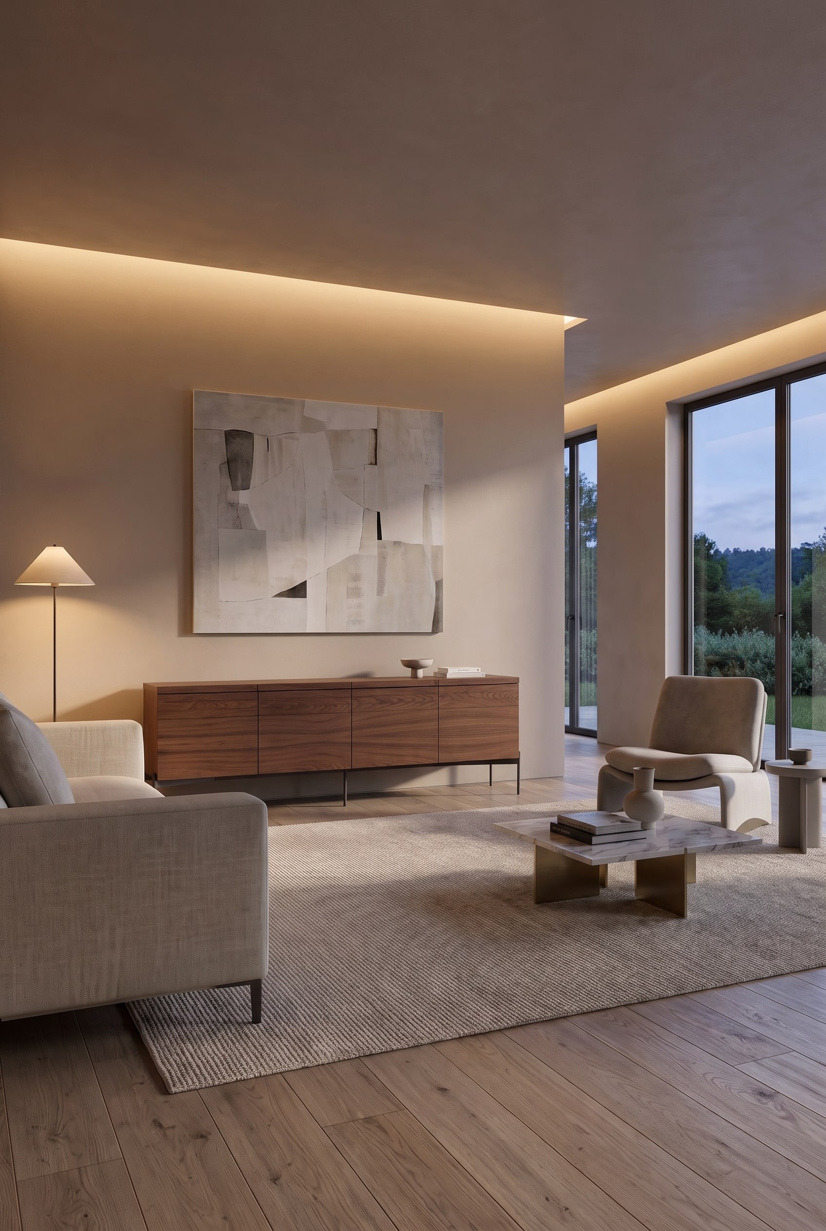 Salon moderne avec buffet en bois foncé, canapé clair, table basse en marbre et grande peinture murale abstraite.