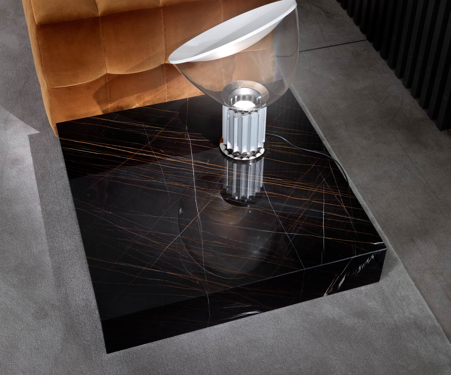Exclusif Marelli Table basse design Thor sans socle en marbre noir Marquina