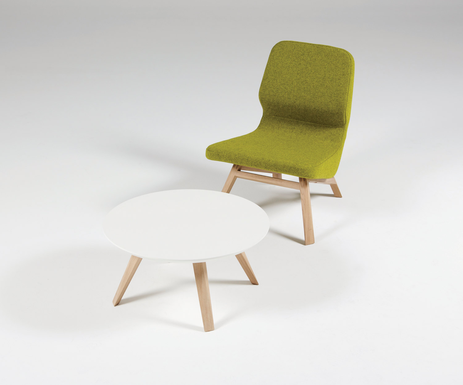 Hochwertiger Prostoria Design Beistelltisch Oblique in Weiss Hochwertiger Prostoria Design Beistelltisch Oblique in Weiss