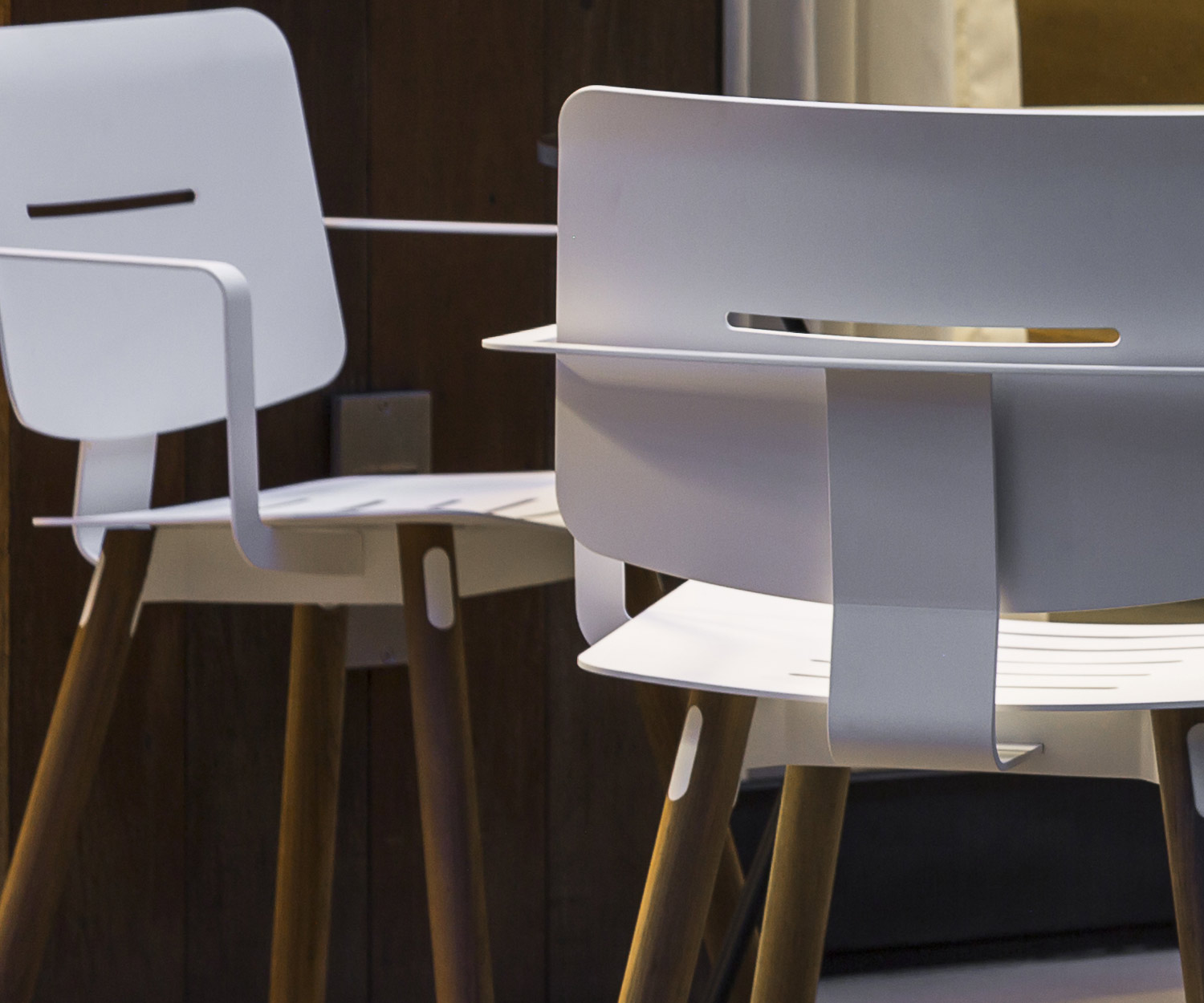 Chaise design exclusive Oasiq Coco Aluminium Teak avec assise en aluminium