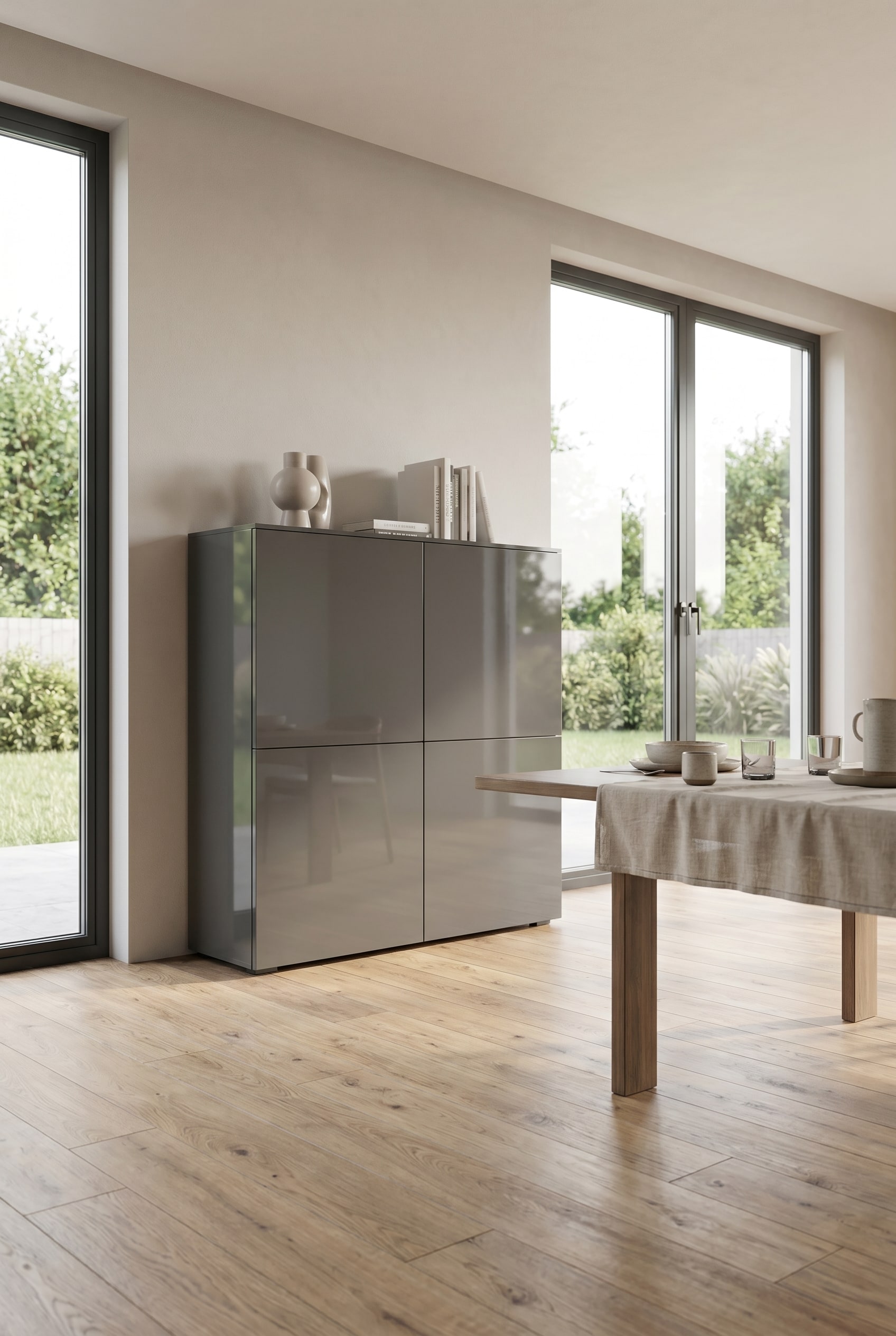 Meuble de rangement à l'aspect flottant avec des proportions parfaites dans la salle à manger Meuble de rangement à l'aspect flottant avec des proportions parfaites dans la salle à manger