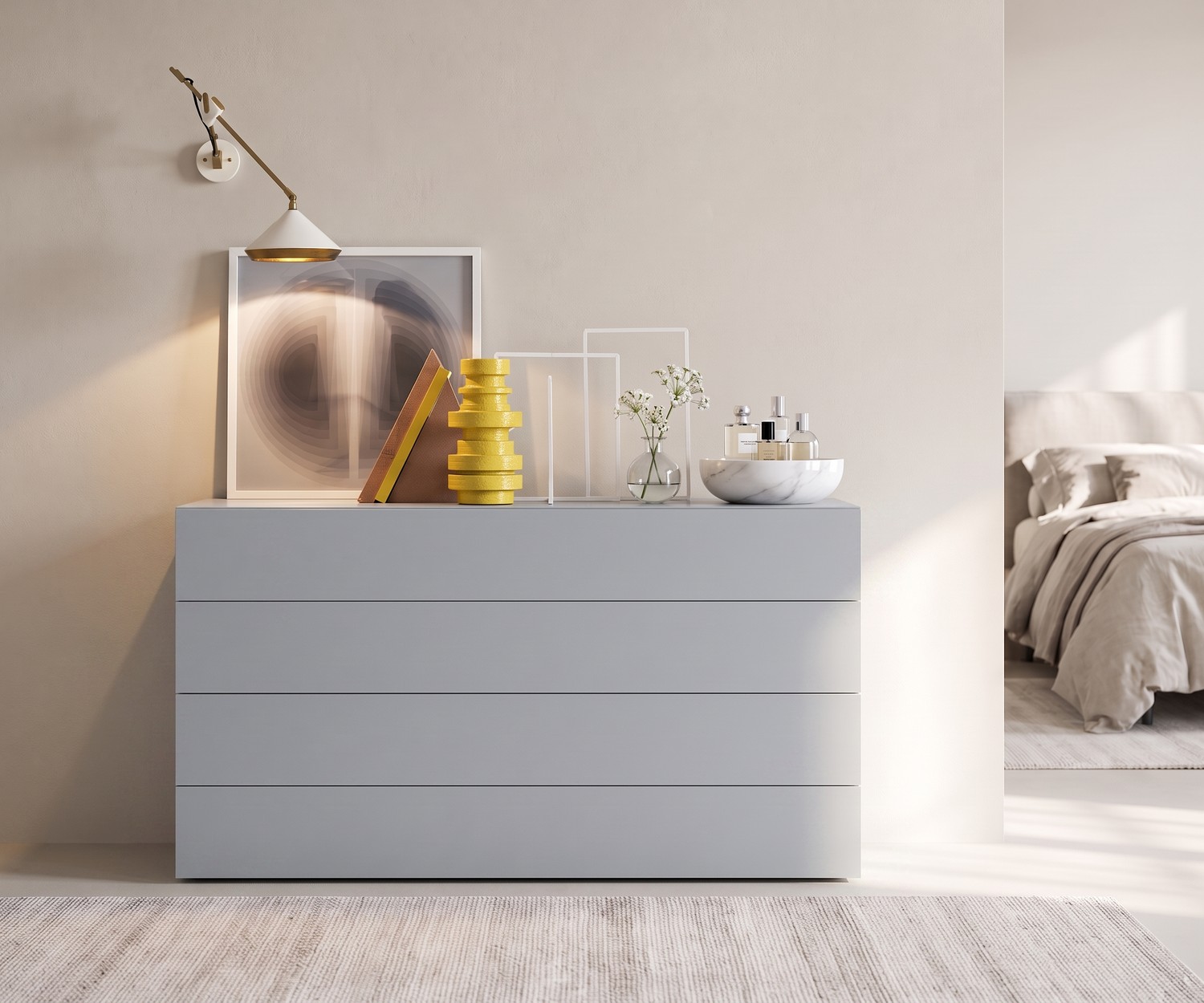 Commode 4 tiroirs Novamobili Easy Commode 4 tiroirs Easy de Novamobili dans une chambre: meuble de rangement gris clair sans poignées au style épuré.