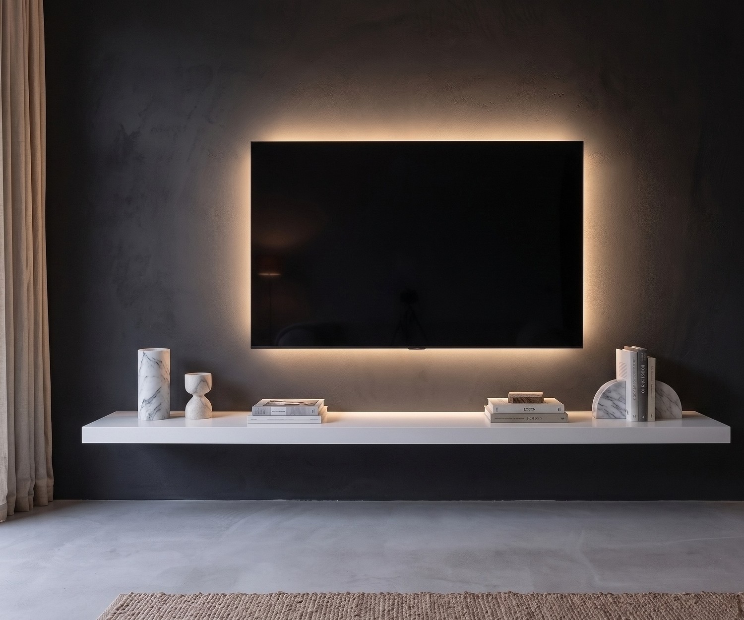 Livitalia TV Wandboard als schwebendes Lowboard im Wohnzimmer unter Fernseher, Weiß, minimalistisch modern.