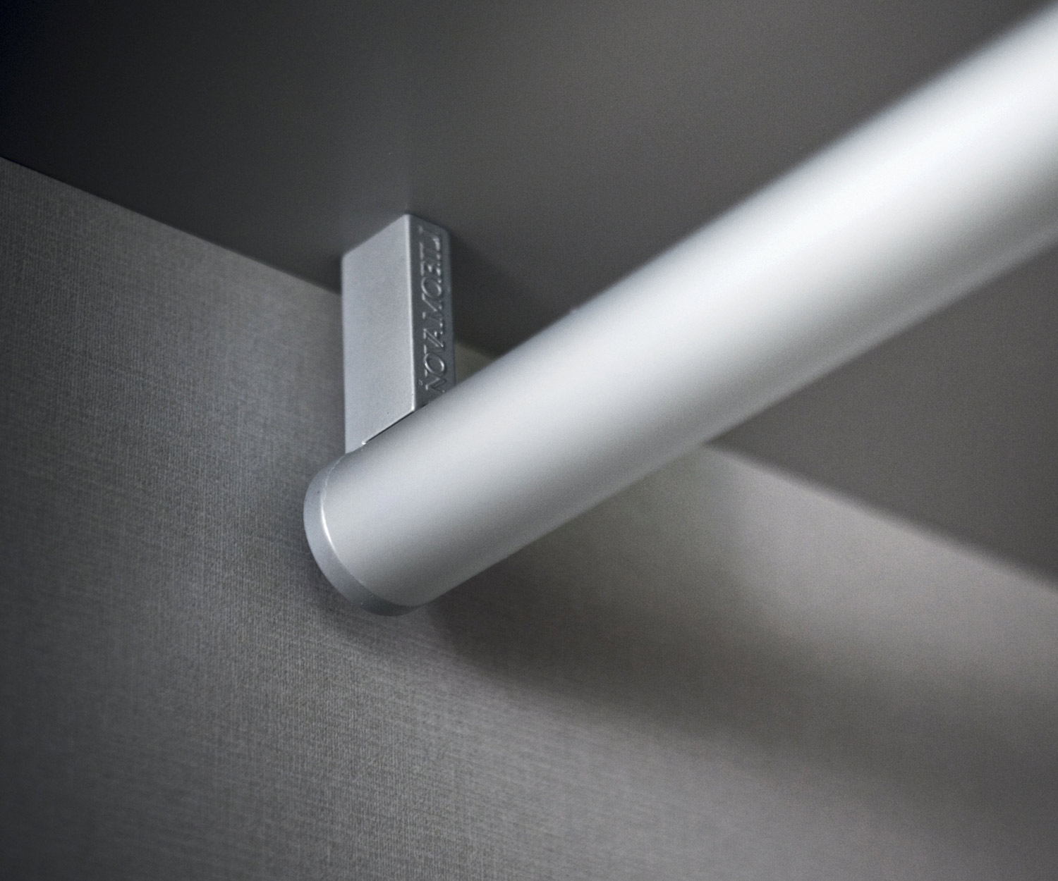 Novamobili Kleiderschrank Zubehör Armadi Kleiderstange brüniertes Metall Novamobili Kleiderschrank Zubehör Armadi Kleiderstange brüniertes Metall