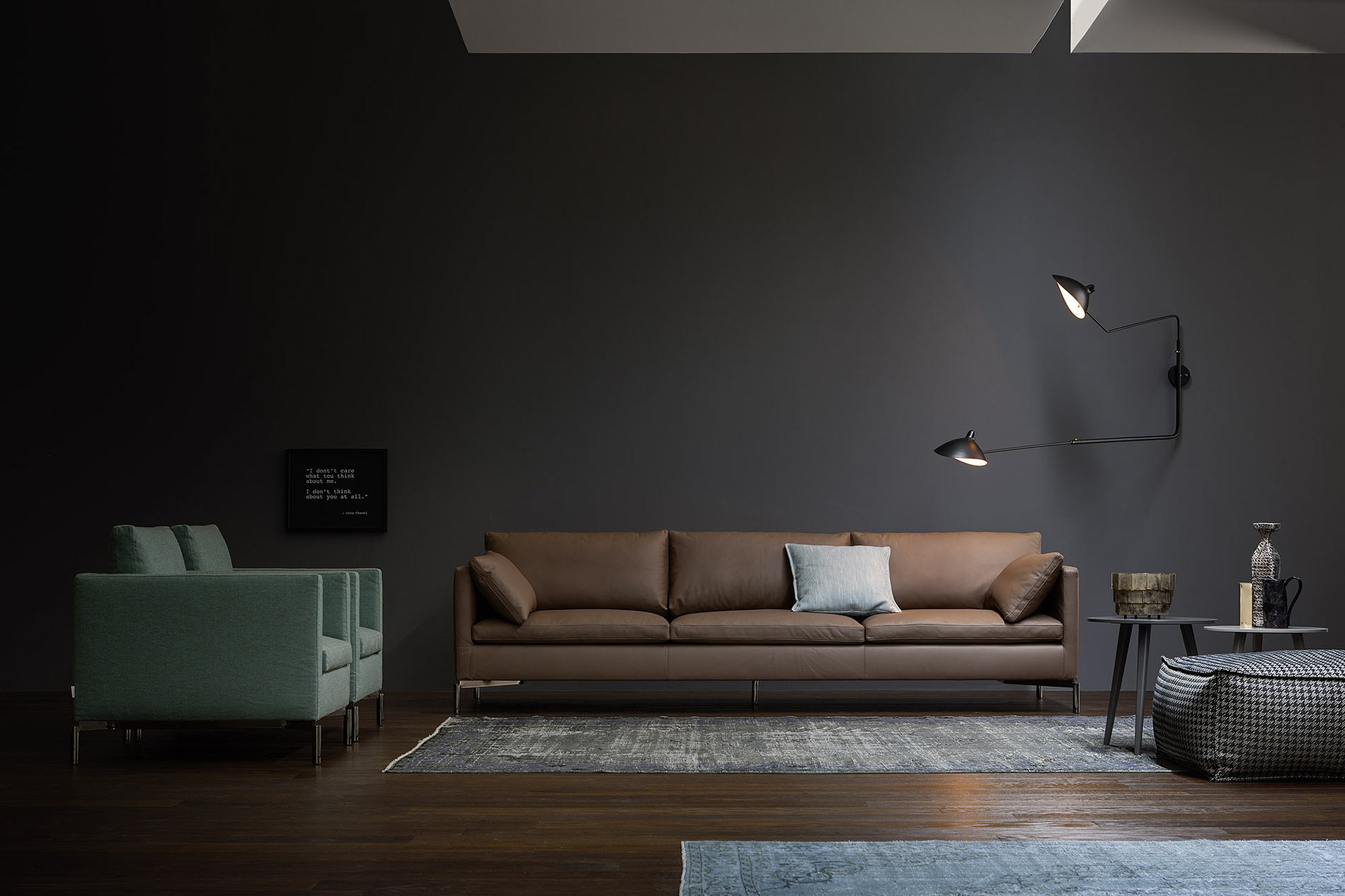 Design Ledersofa auf Chromfüßen