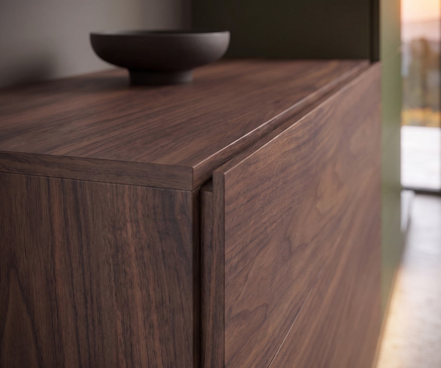 Novamobili Kommode Easy 9 für das Schlafzimmer aus edlem Nussbaum-Holz mit grifflosen Schubladen im modernen Stil.