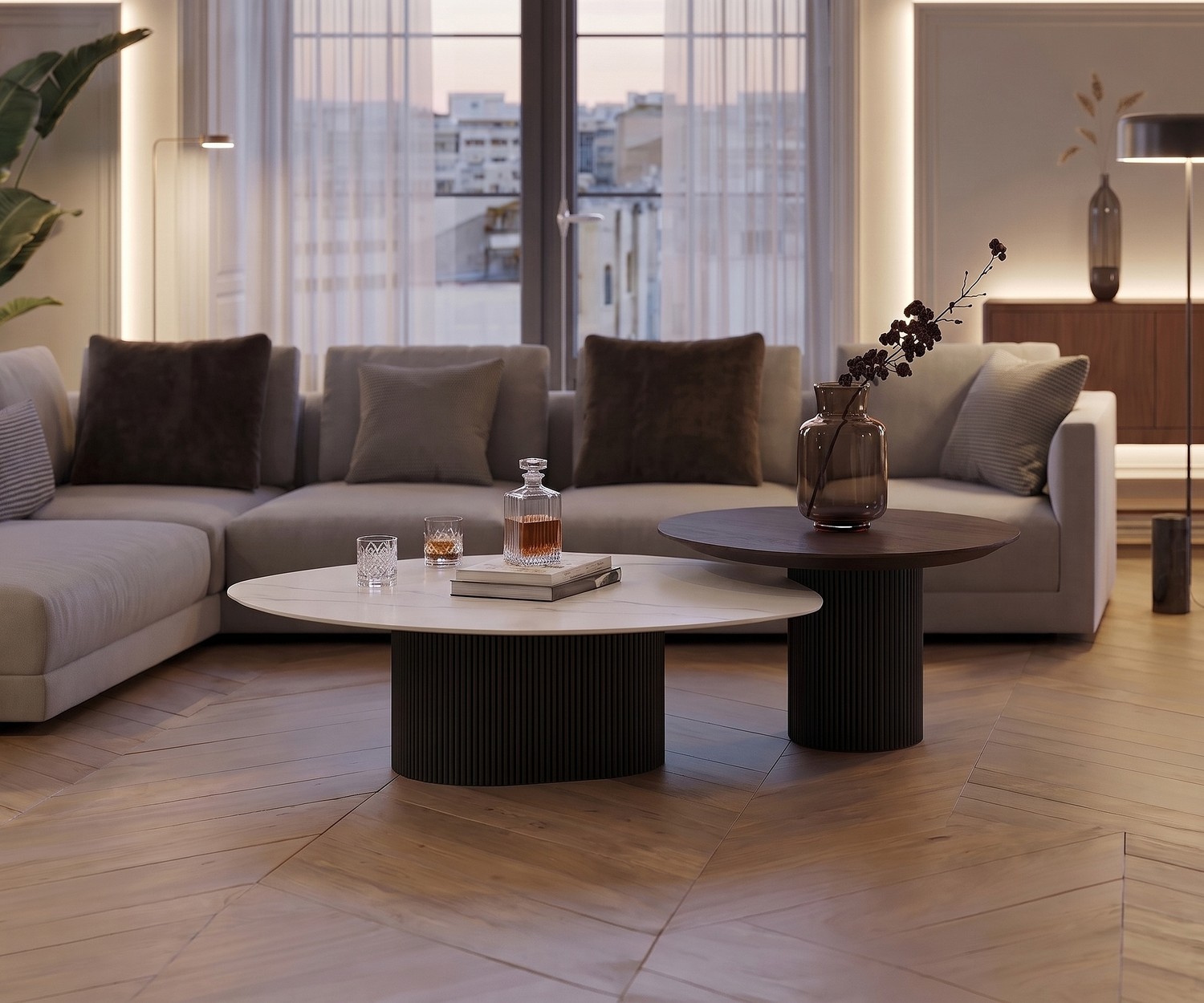 Couchtisch fürs Wohnzimmer al2 dakry 006 im eleganten Set aus Keramik und Holz vor modernem grauem Ecksofa.
