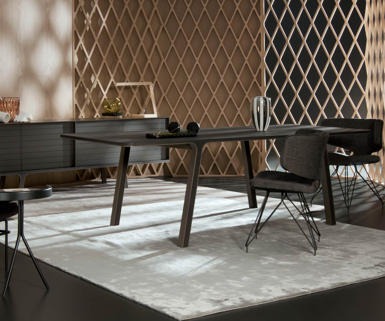 Table de salle à manger design et moderne avec pieds en eucalyptus massif