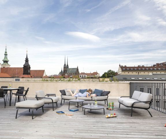 Todus Collection Starling avec pouf, canapé de jardin 2 places, fauteuil lounge et 3 places sur une terrasse de toit