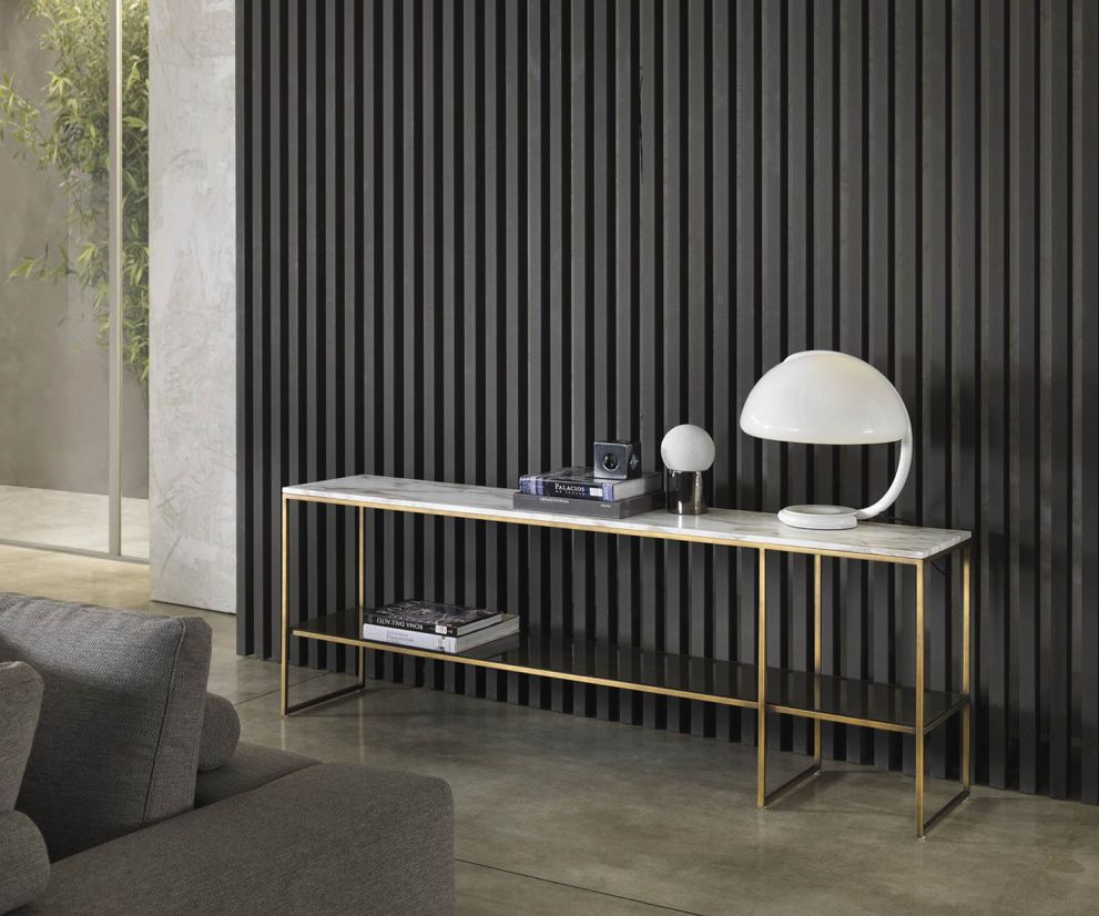 Console rectangulaire Frame de Marelli avec structure en laiton Plateau en verre Calacatta Marbre
