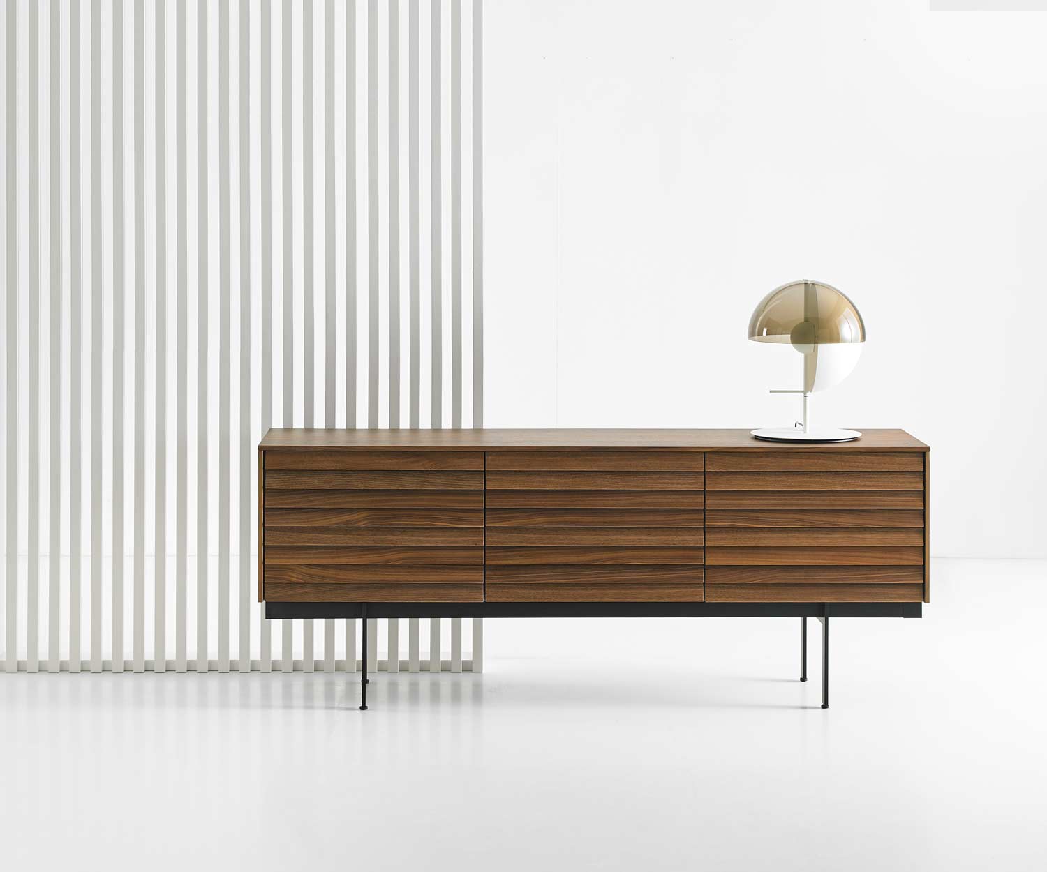 Configurateur design avec deux modules sur pieds comme sideboard